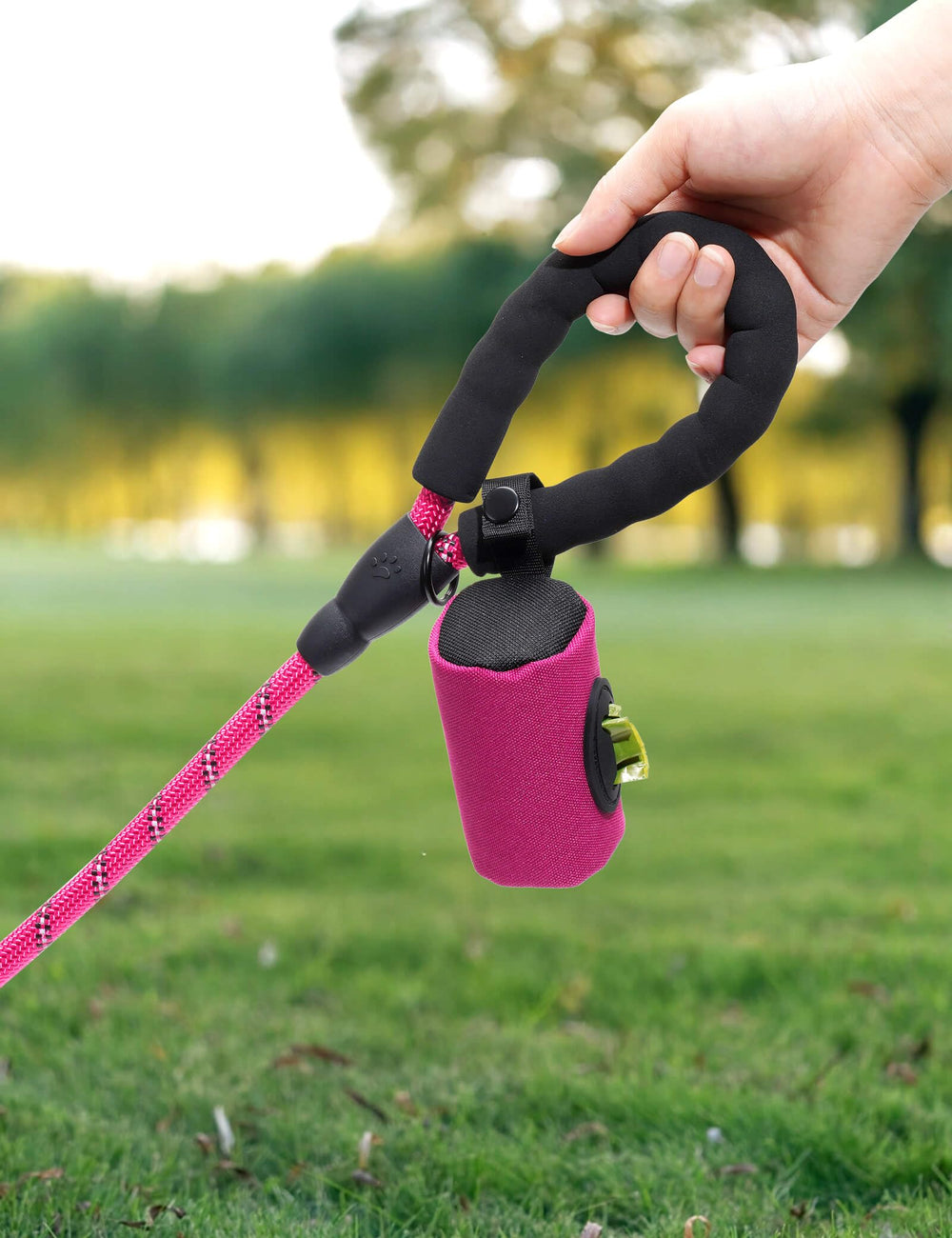 Gobeigo 2-in-1 plastic fabric dispenser image demonstrates smooth bag access.