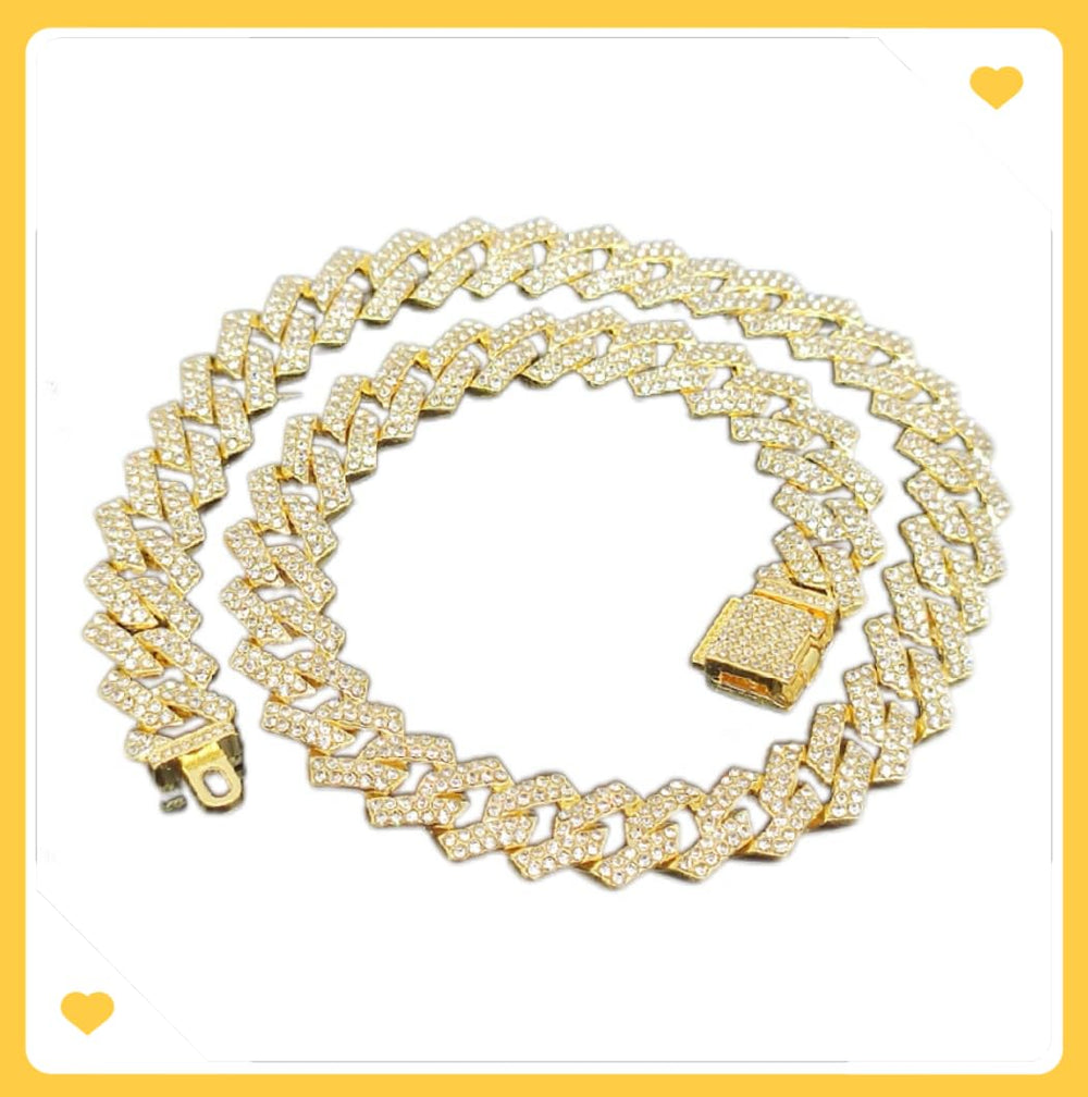 Goetltsch Glod Cuban-link dog collar in gold shining during walks and photos.