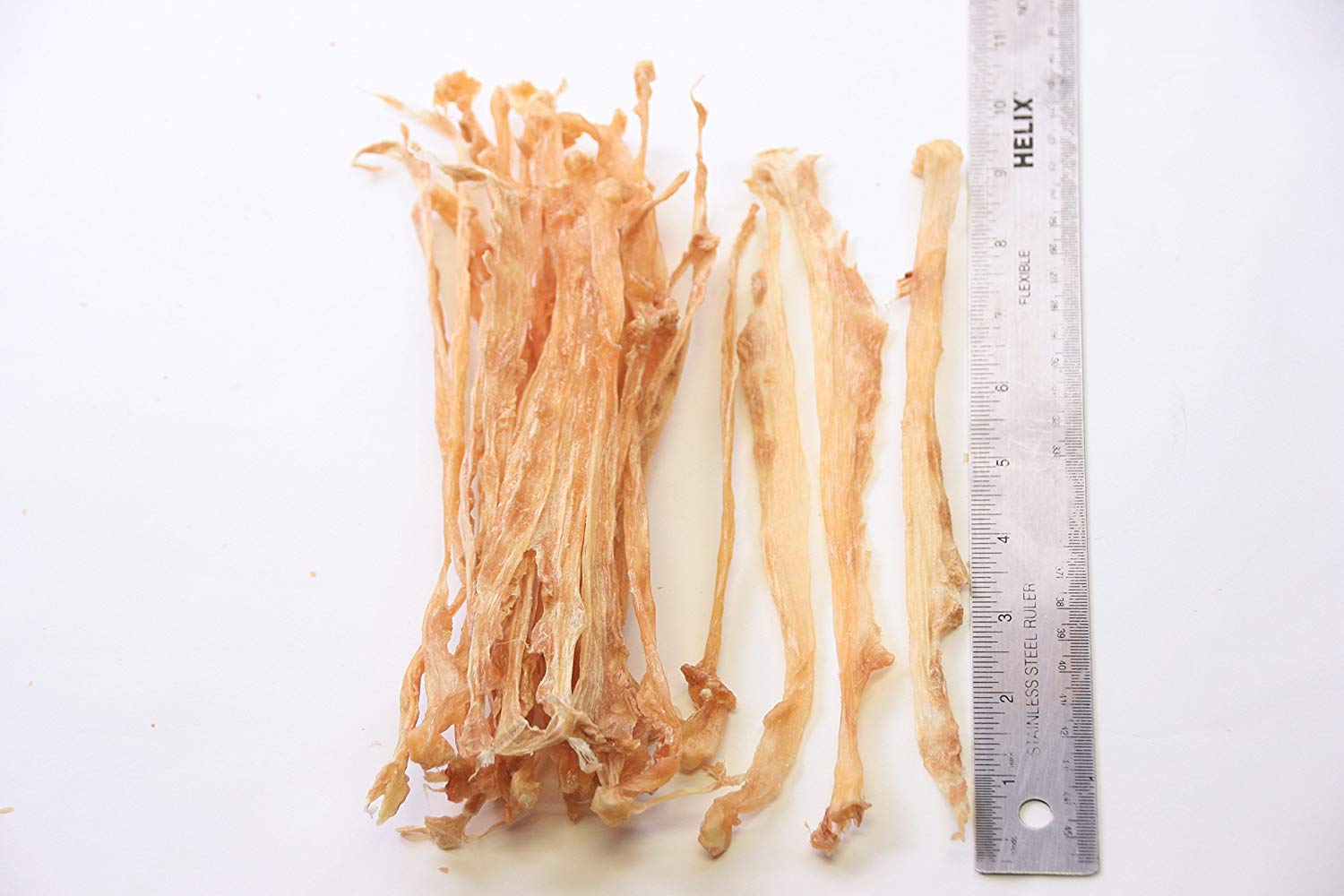 GOGO turkey tendon strips serving plate demonstrates easy portioning for training and sharing.