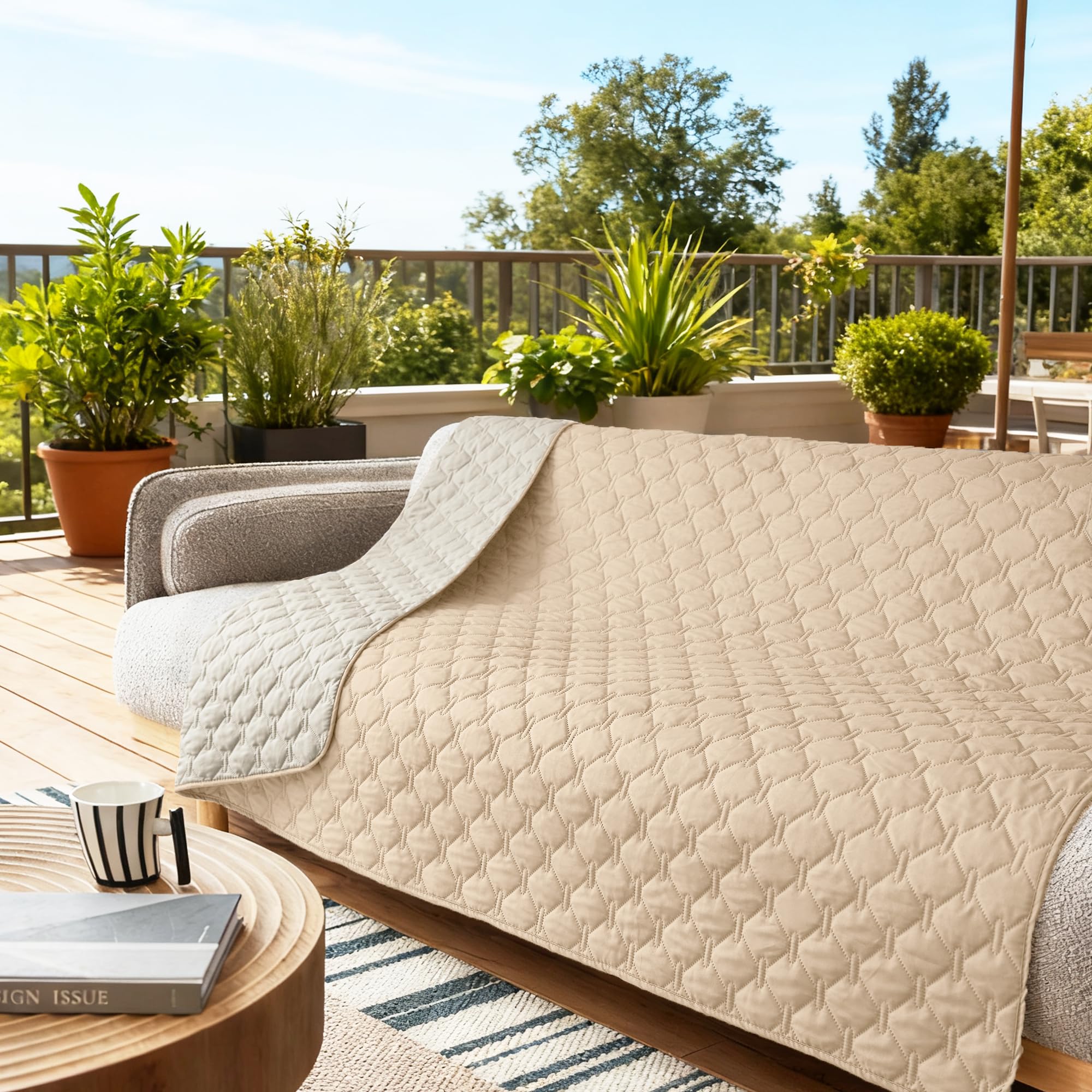 gogobunny double-sided design provides versatile styling for indoor and outdoor use.