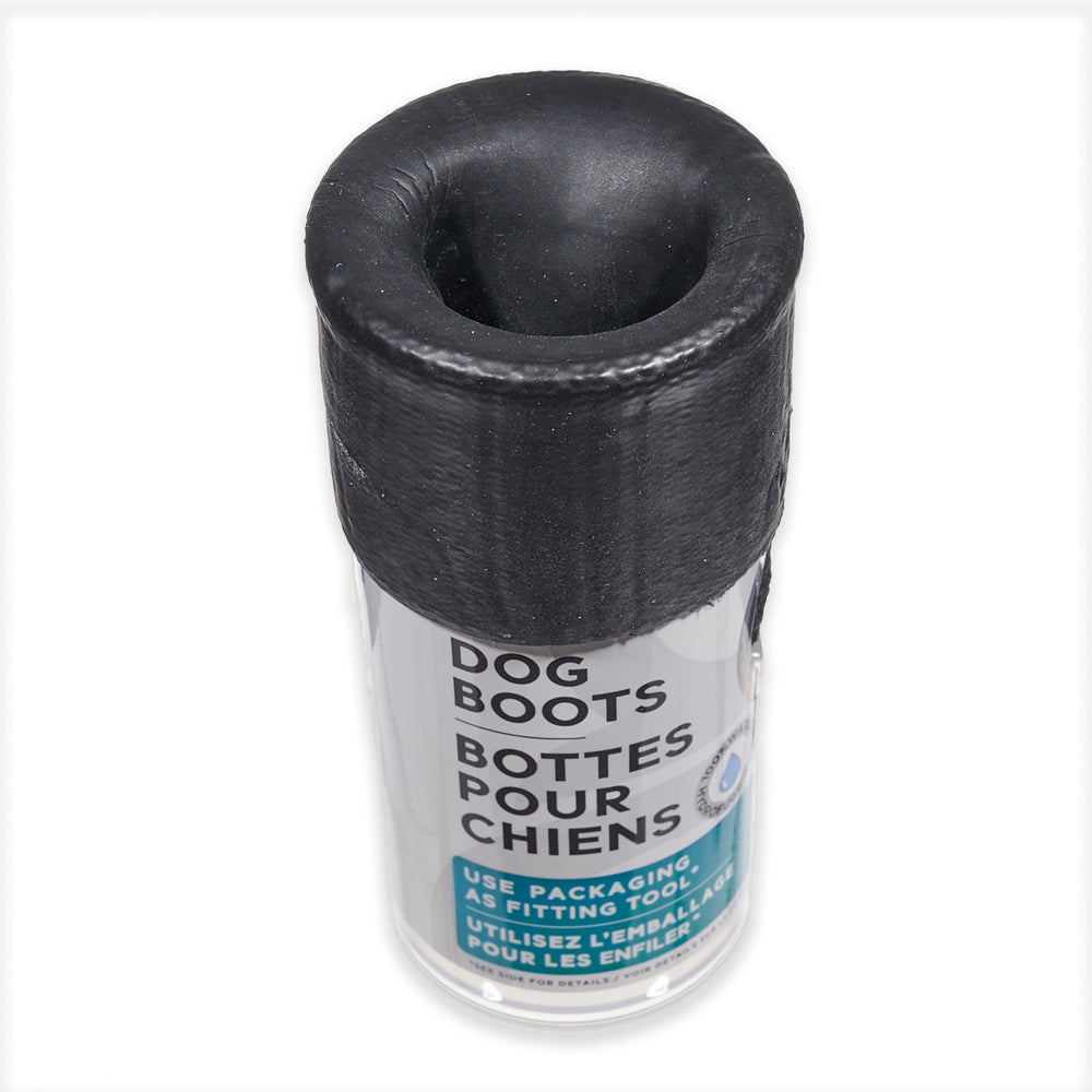 Goo-eez Lites traction-grip bottom enhances grip on slick surfaces.