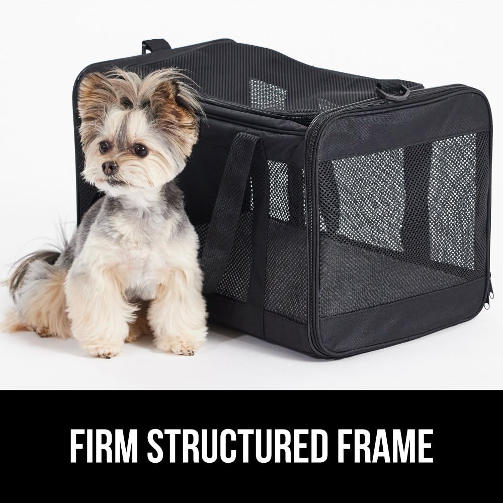 GORILLA GRIP cat carrier grip feet on underside prevent slipping during use.
