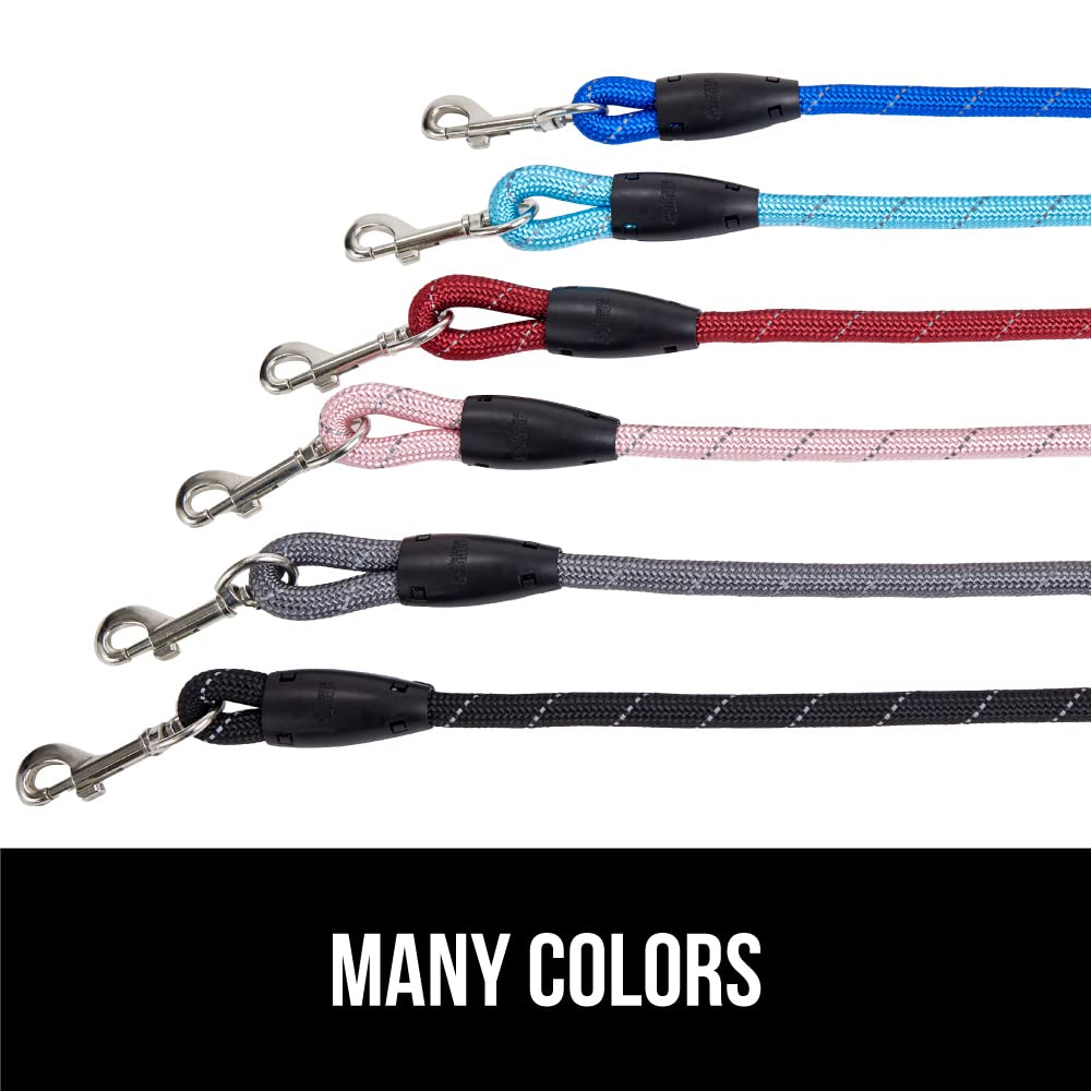 GORILLA GRIP dog leash in use during a walk demonstrates safety and comfort.
