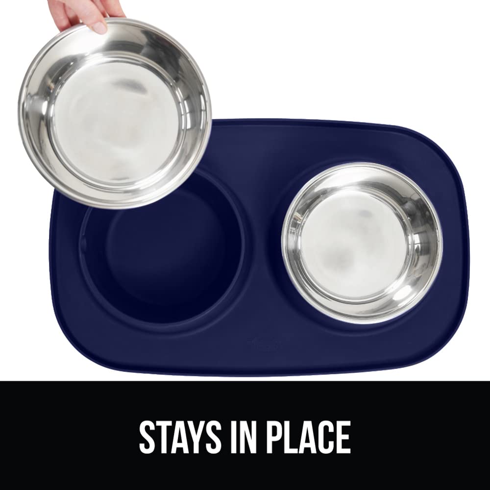 GORILLA GRIP edge-catch-water-mat demonstrates spill containment during meals.