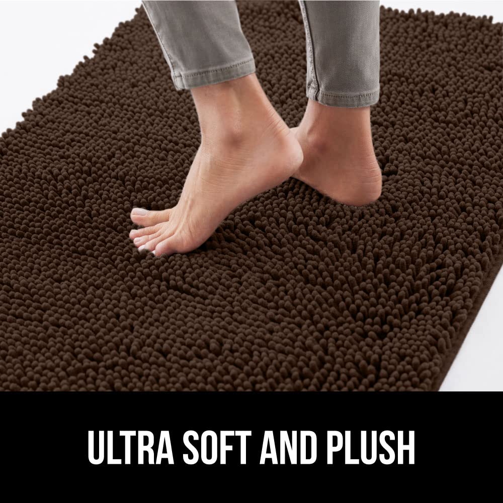 GORILLA GRIP SoakStopper image featuring dog paw mat use at doorway