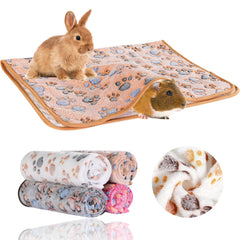 Grddaef guinea pig blanket features a cosy texture for warm, comfortable playtime.