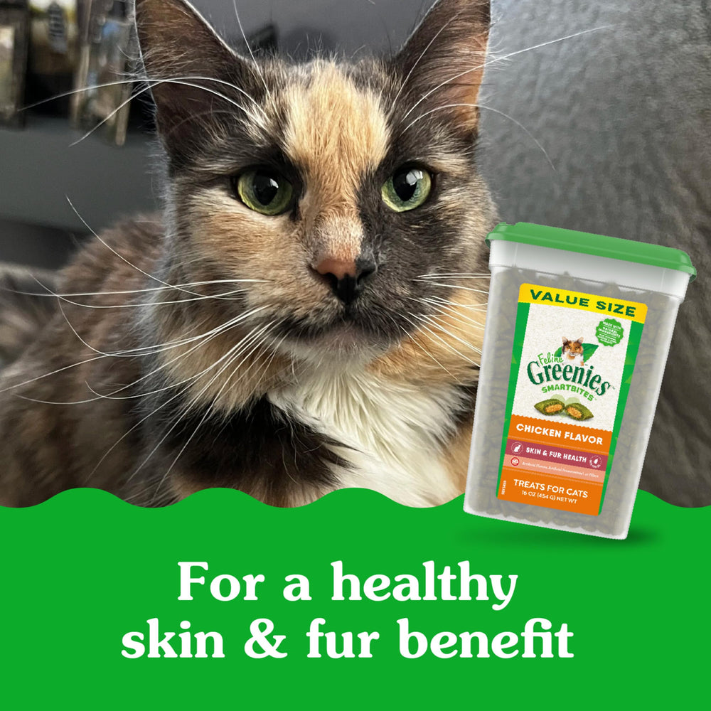 Greenies Feline Smartbites chicken flavor label—palatable scent and familiar taste.