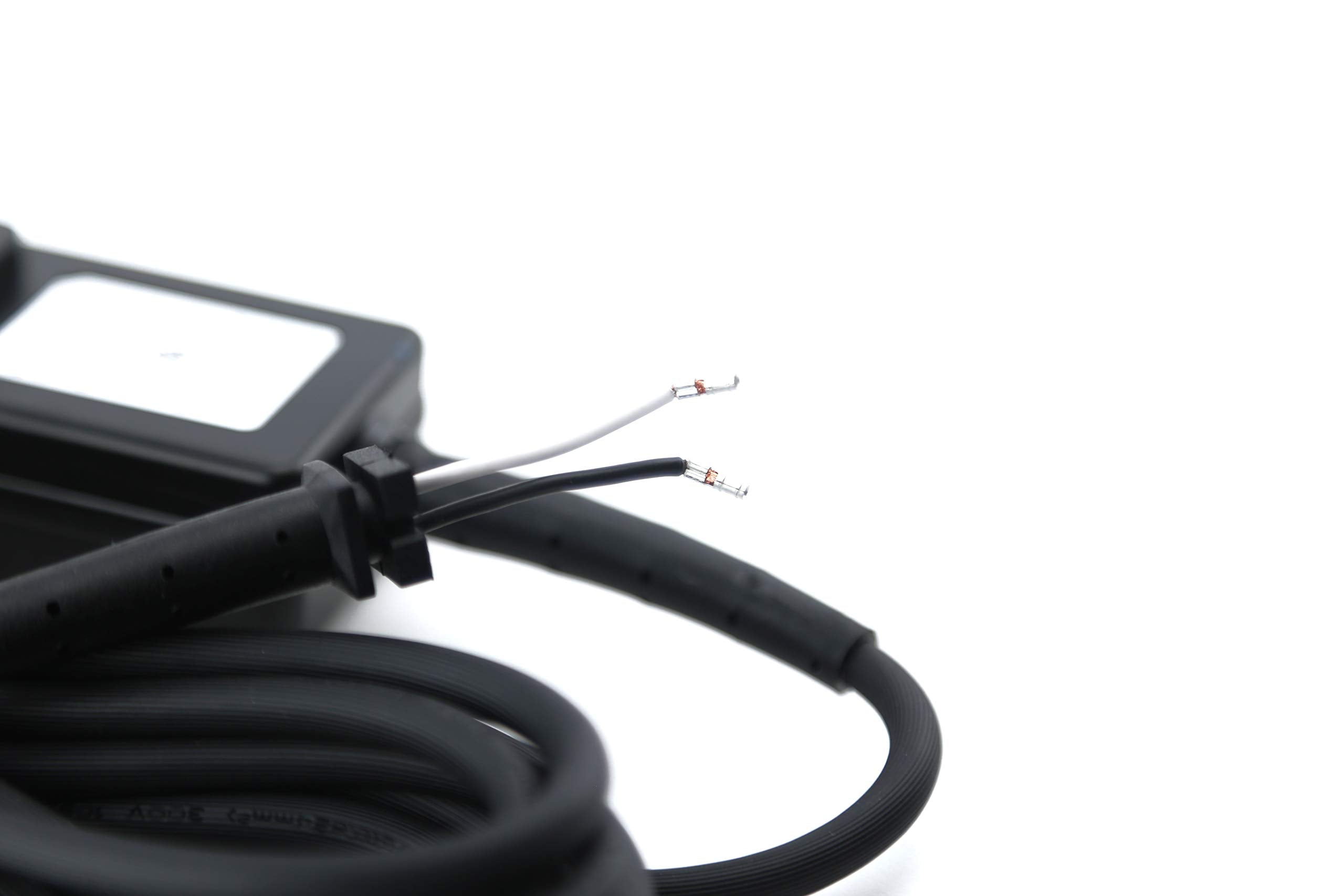 Groomers BF replacement cord rubber coating close-up shows durability and tear resistance.