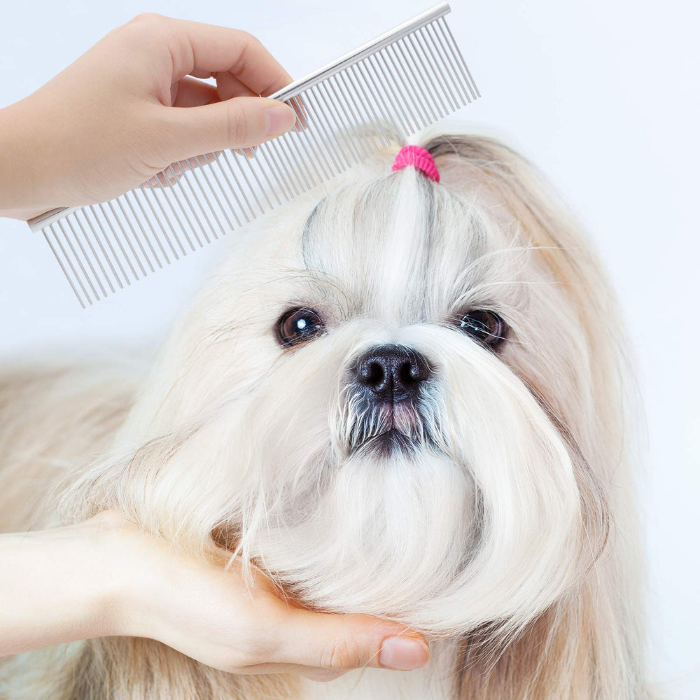 GUBCUB Pets Grooming Comb Closed Teeth closeup for safe detangling and grooming.