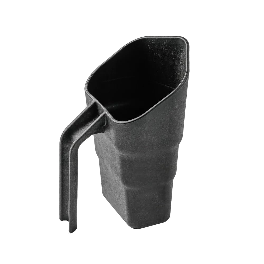 GUNNER dog measuring scoop shows its 3-cup capacity for precise portions.