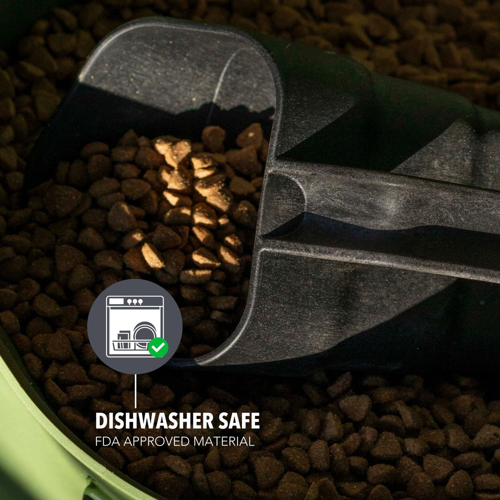 GUNNER heavy-duty dog scoop ready for daily use and durable performance.