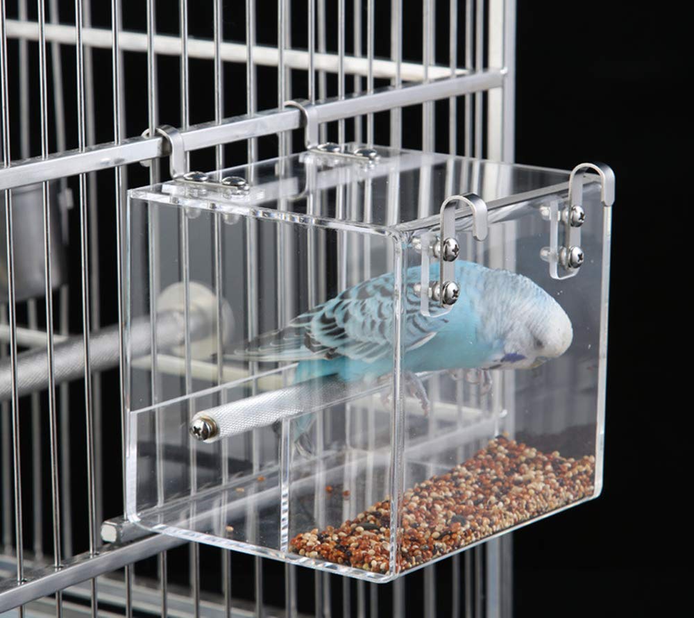 GURECOD feeder hanging on cage demonstrates quick, tool-free installation.