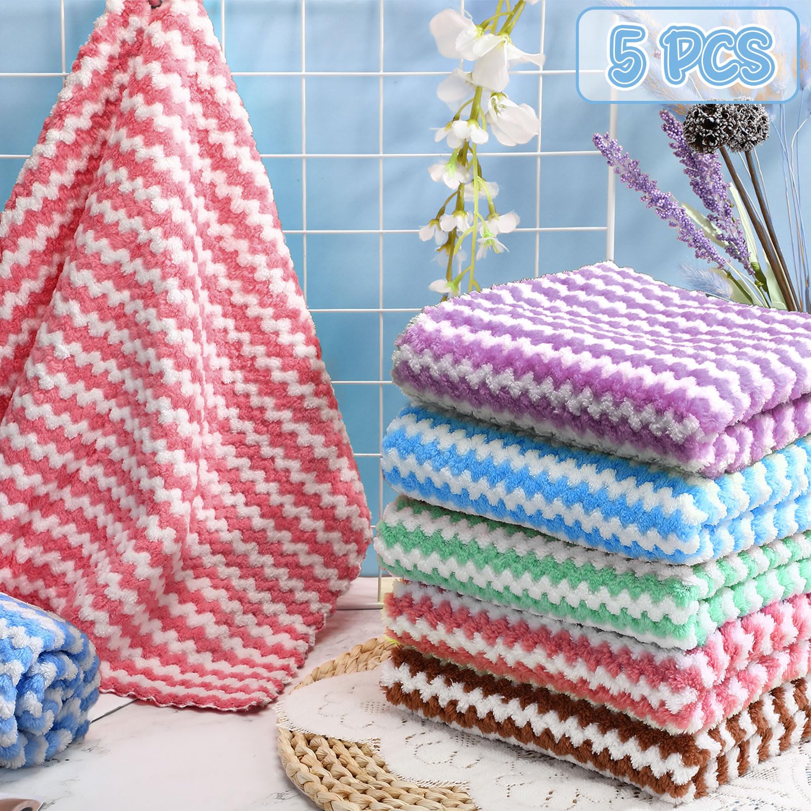 Hahafelt multi-color blankets highlight varied styling for pet comfort.