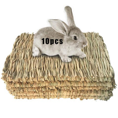 Hamiledyi rabbit grass mat closeup reveals natural straw texture ideal for chewing and nesting.