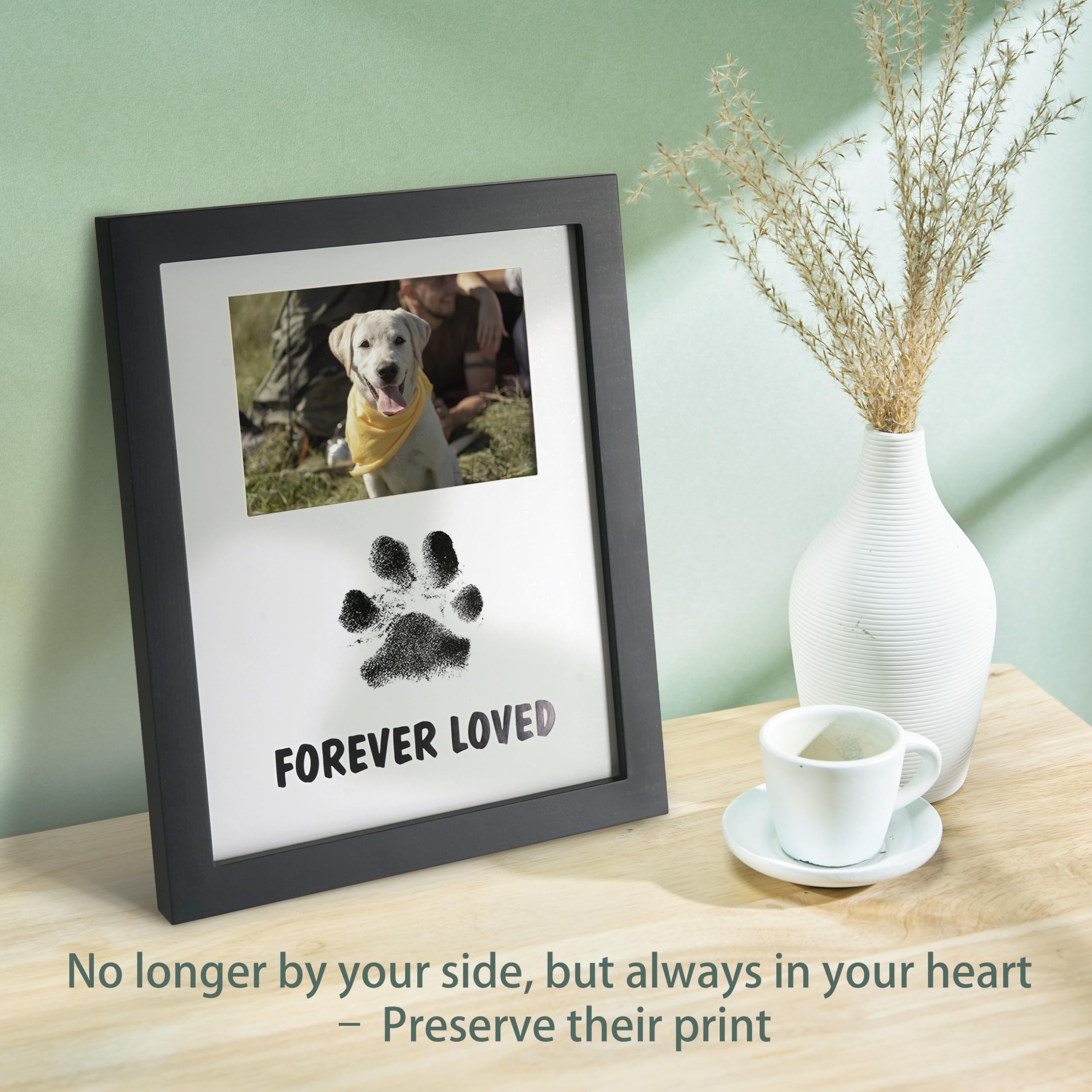 HAMUIERS wall and tabletop display options keep memories within reach.