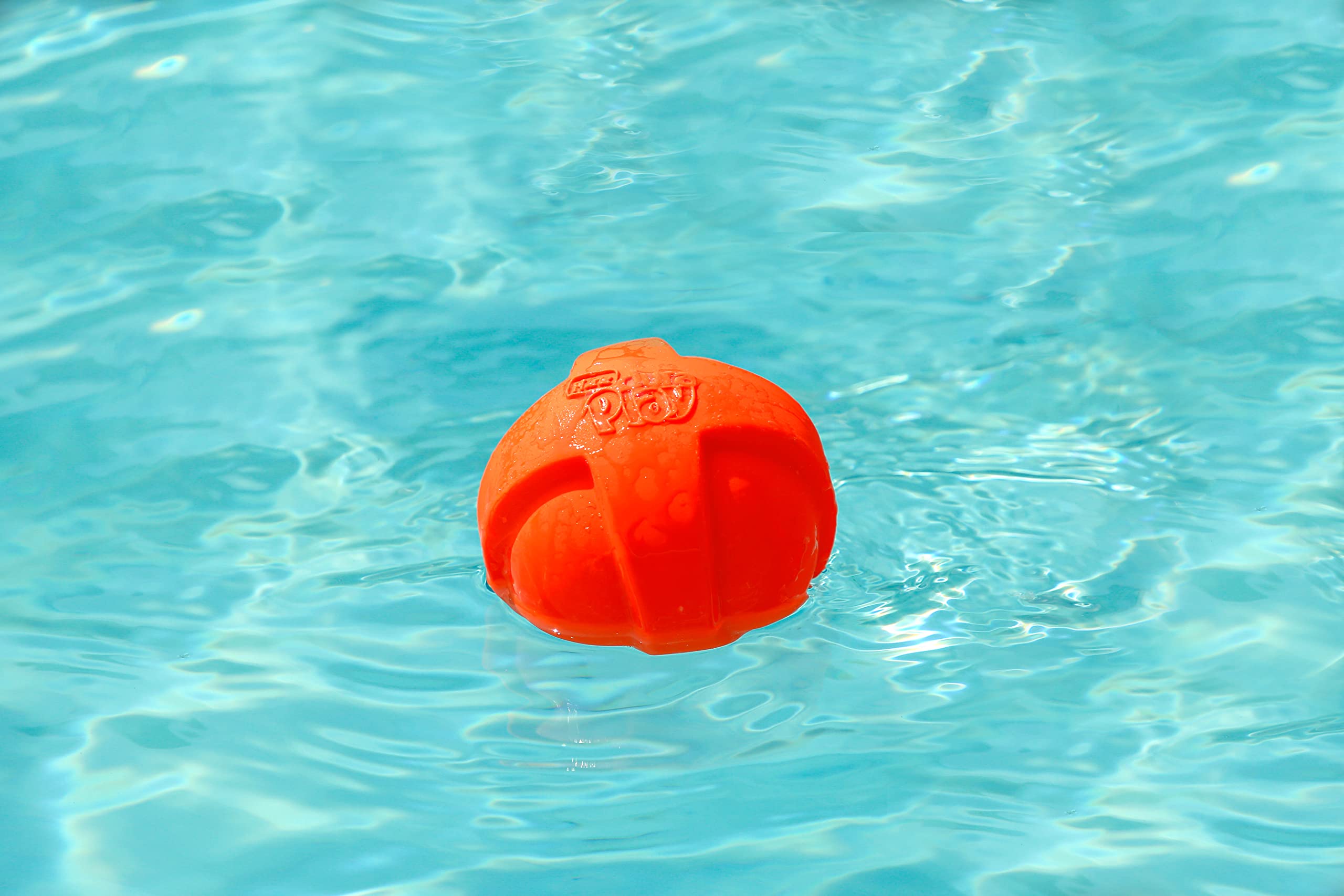 Hartz DuraPlay medium-ball for 20-50 lb dogs supports targeted play.