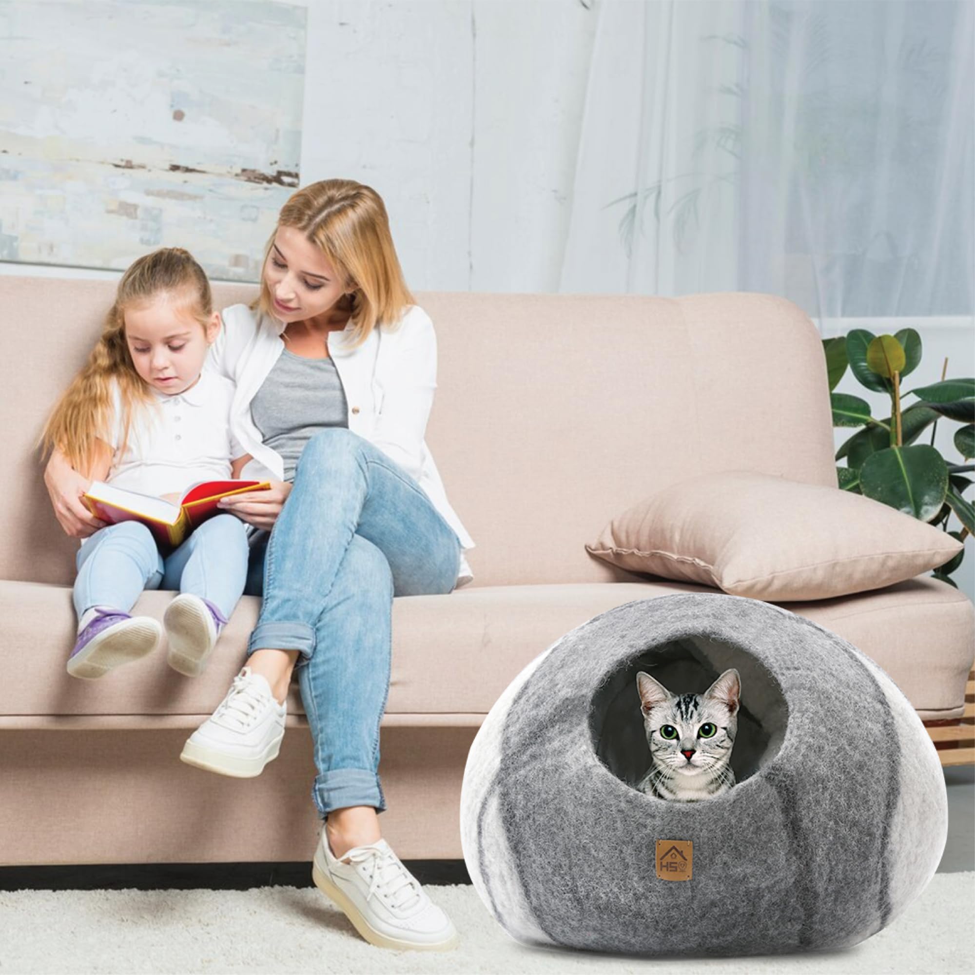 HAUSSIMPLE cat-napping-use inside cave demonstrates year-round comfort and secure hideaway.