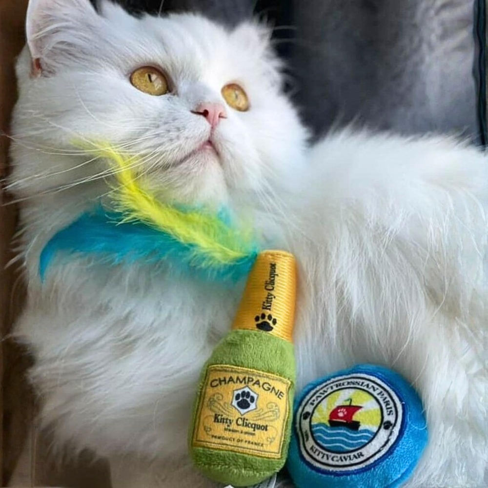 Haute Diggity Kitty soft-plush-fabric ensures cozy cuddle sessions after playtime.