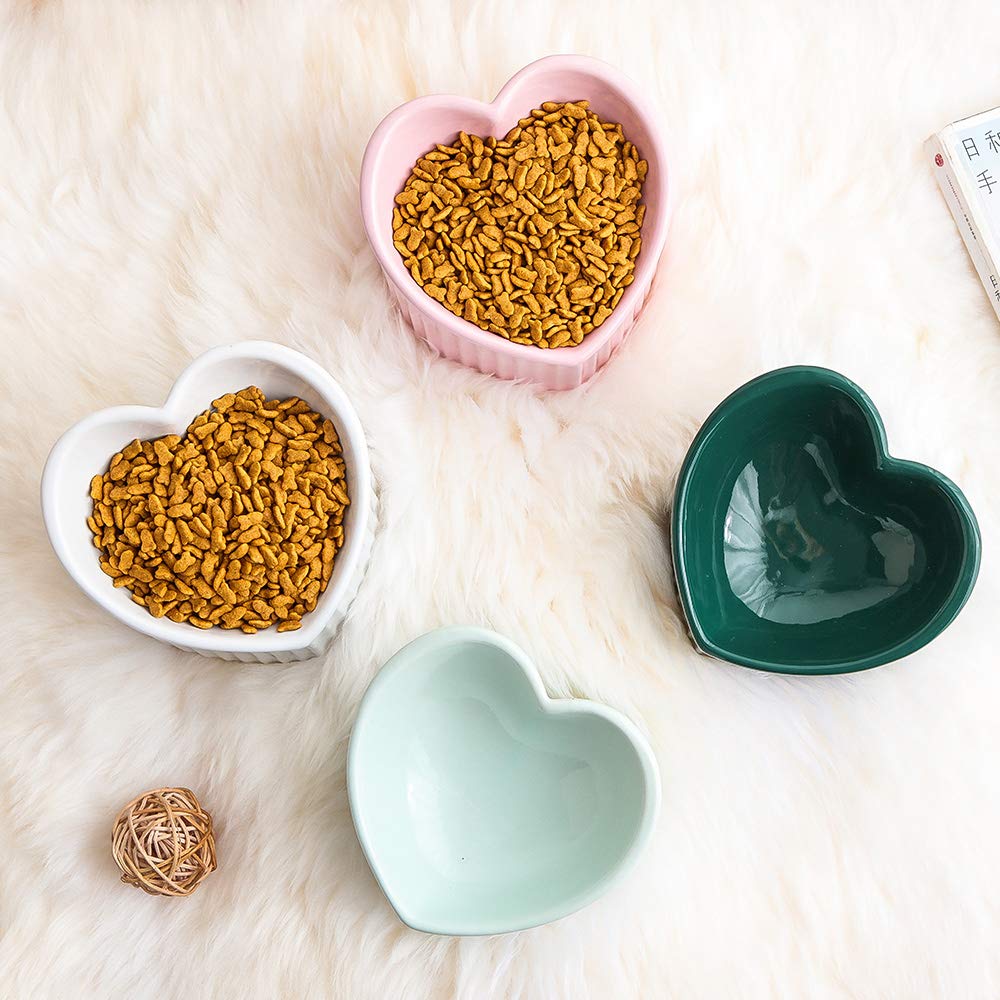 HCHLQLZ backflow-prevention cat bowls help minimize spills during meals.