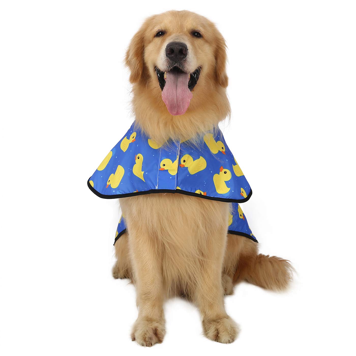 HDE raincoat shows reflective material for safer night-time visibility during walks.