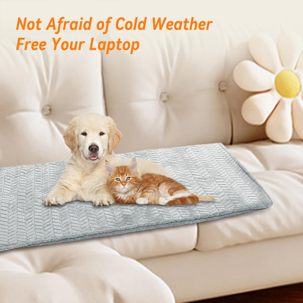 Heeyoo Pet Heating Pad in a whelping box illustrating newborn warmth