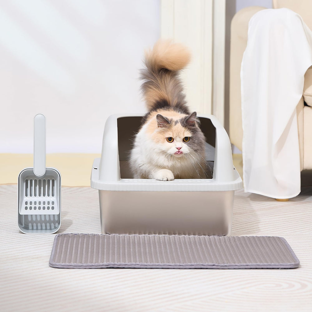 Henkelion litter box in use demonstrates easy cleaning workflow