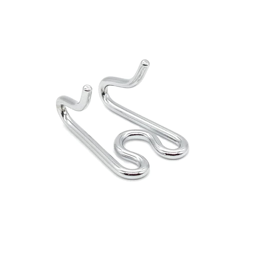 Herm Sprenger collar adjustment scene shows easy, customized fit for different neck sizes.