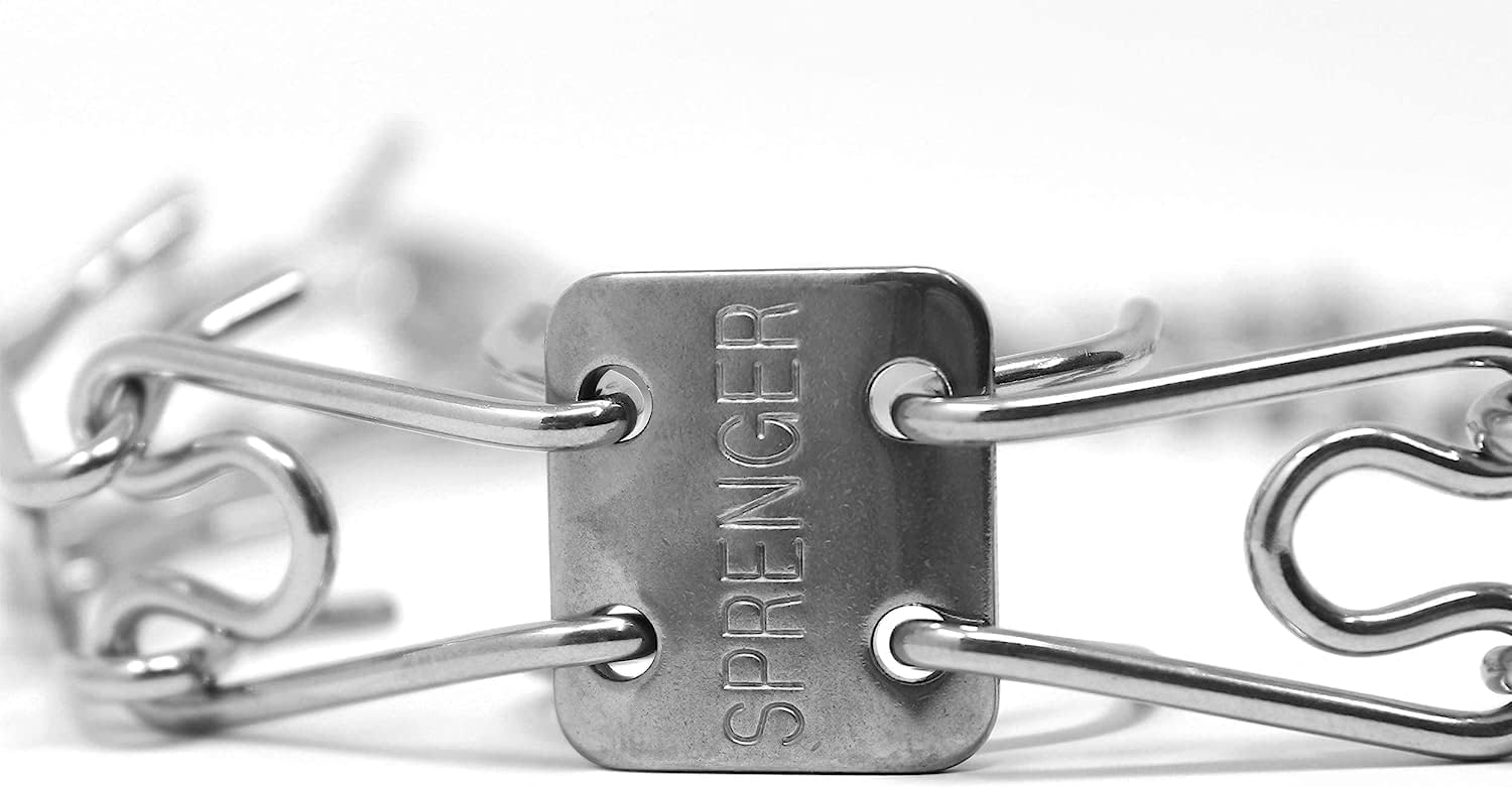 Herm Sprenger Ultra Plus center plate connector enables symmetric tightening during training.