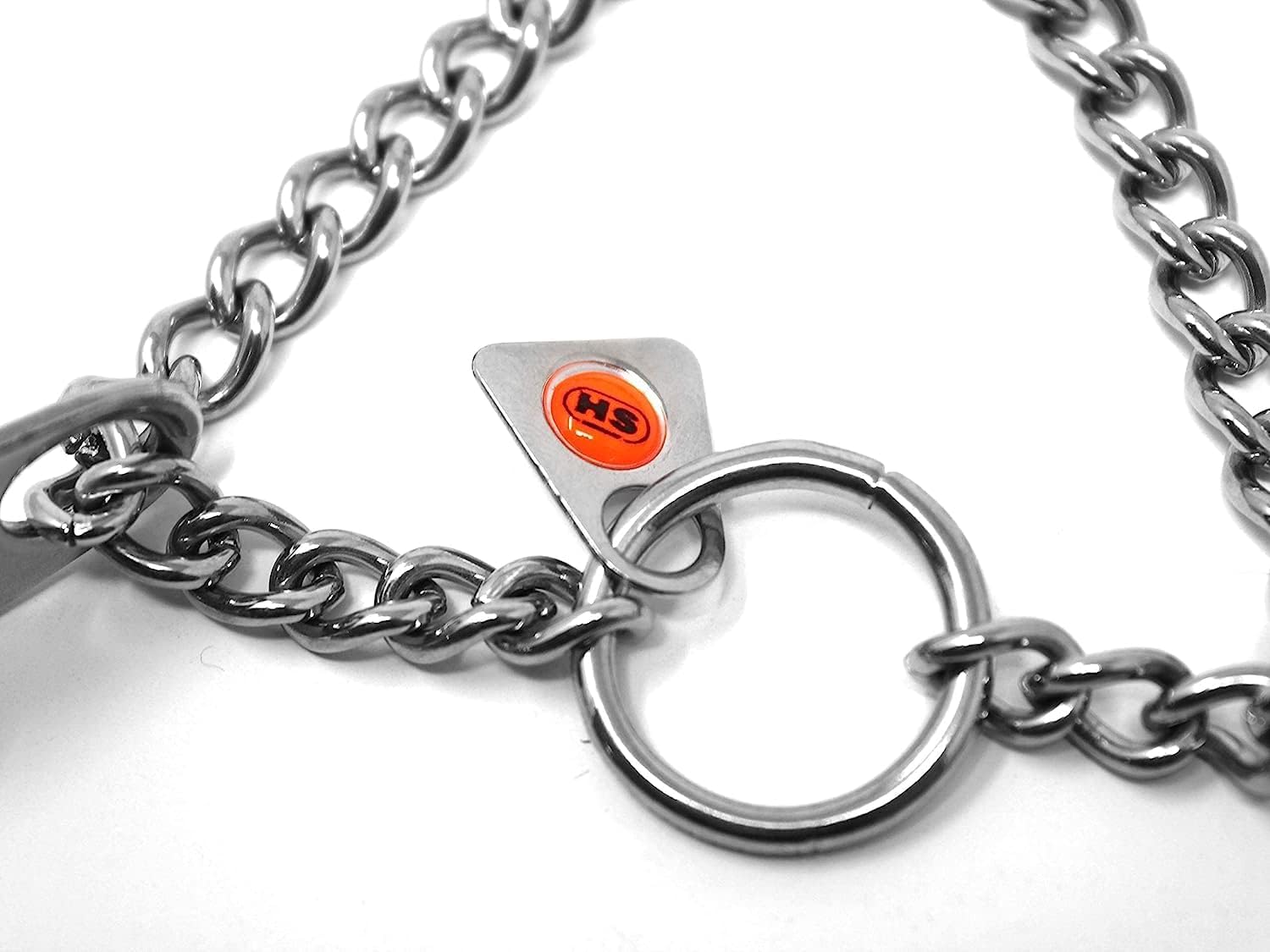 Herm Sprenger Ultra Plus beveled prong tips detail helps reduce skin contact irritation during wear.