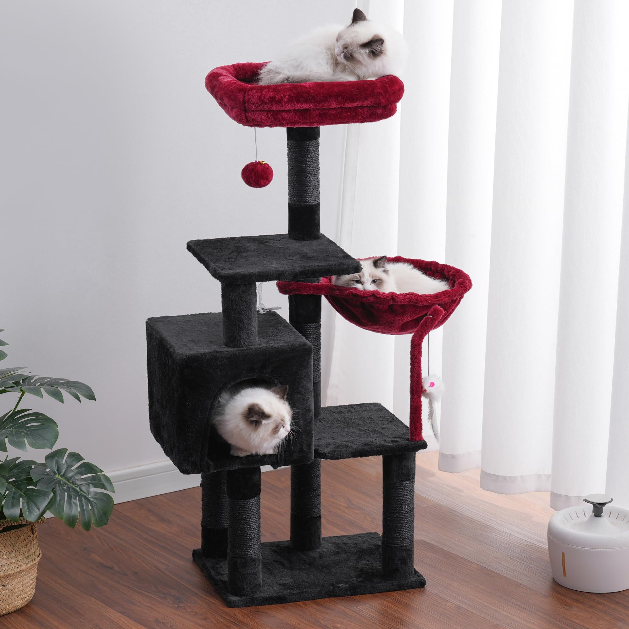Heybly-cat-teaser-stick encourages interactive play with a soft wand and inviting motion.
