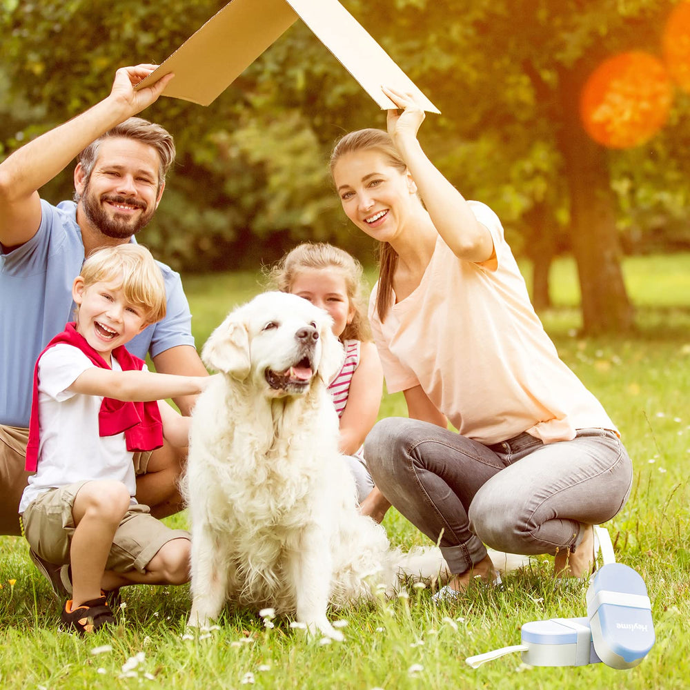 HEYISME secure food container on-the-go for pets during walks and adventures.
