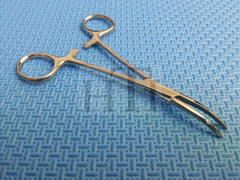 HTI dog-cat grooming forceps with locking mechanism ensures secure grasp during hair removal.