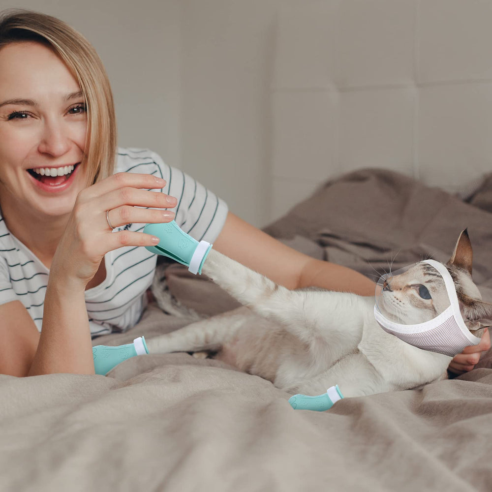 Hillban silicone cat boots provide anti-scratch protection for paws.