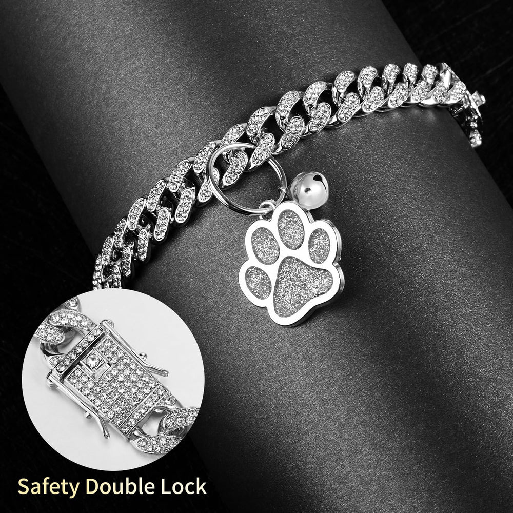 Hillban zirconia diamonds decorate the collar with eye-catching shine.