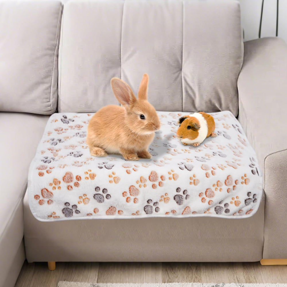 HOBBTREE guinea pig cage liner in-cage setup demonstrates versatile pet space.