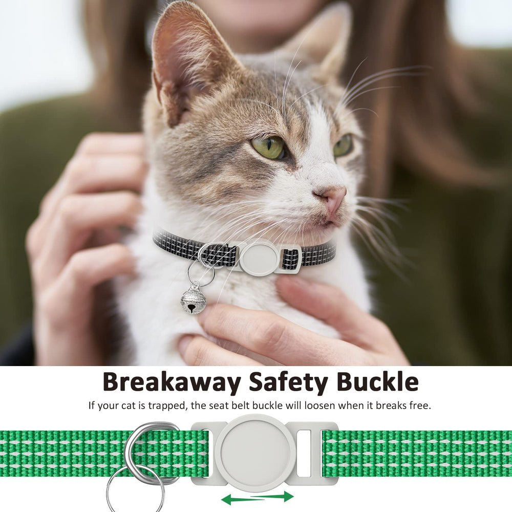 Hoeraonr night-visible reflective strips on collar improve nighttime visibility.