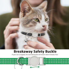 Hoeraonr night-visible reflective strips on collar improve nighttime visibility.