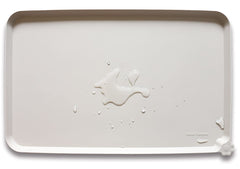 Bandeja de silicona Hoki Found crema-marrón con borde alto para evitar derrames.