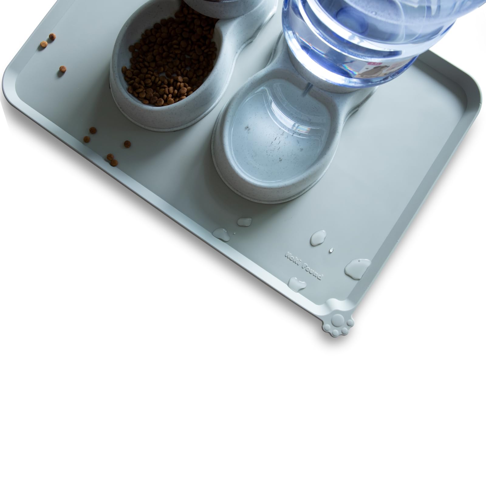 Hoki Found dishwasher-safe silicone mat simplifies cleanup after feeding.