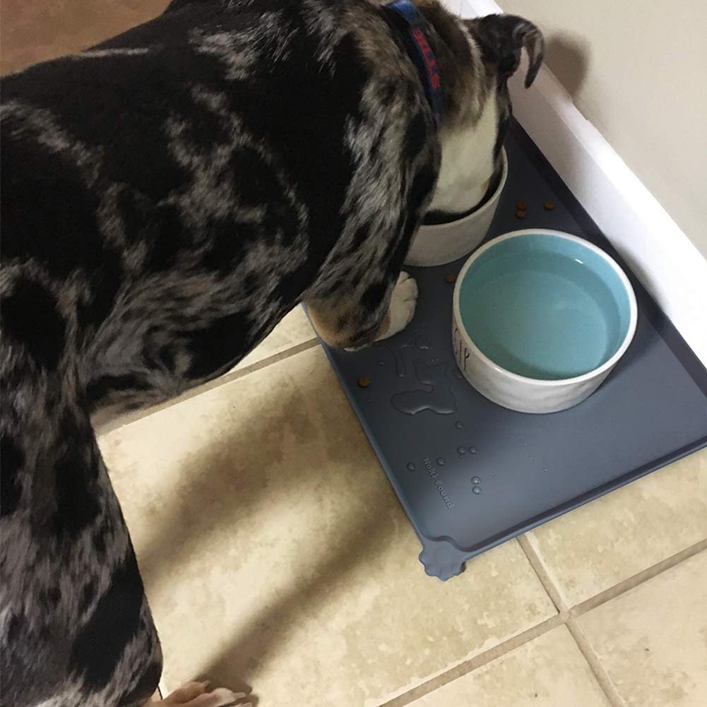 Hoki Found feeding mat spill containment for clean floors.