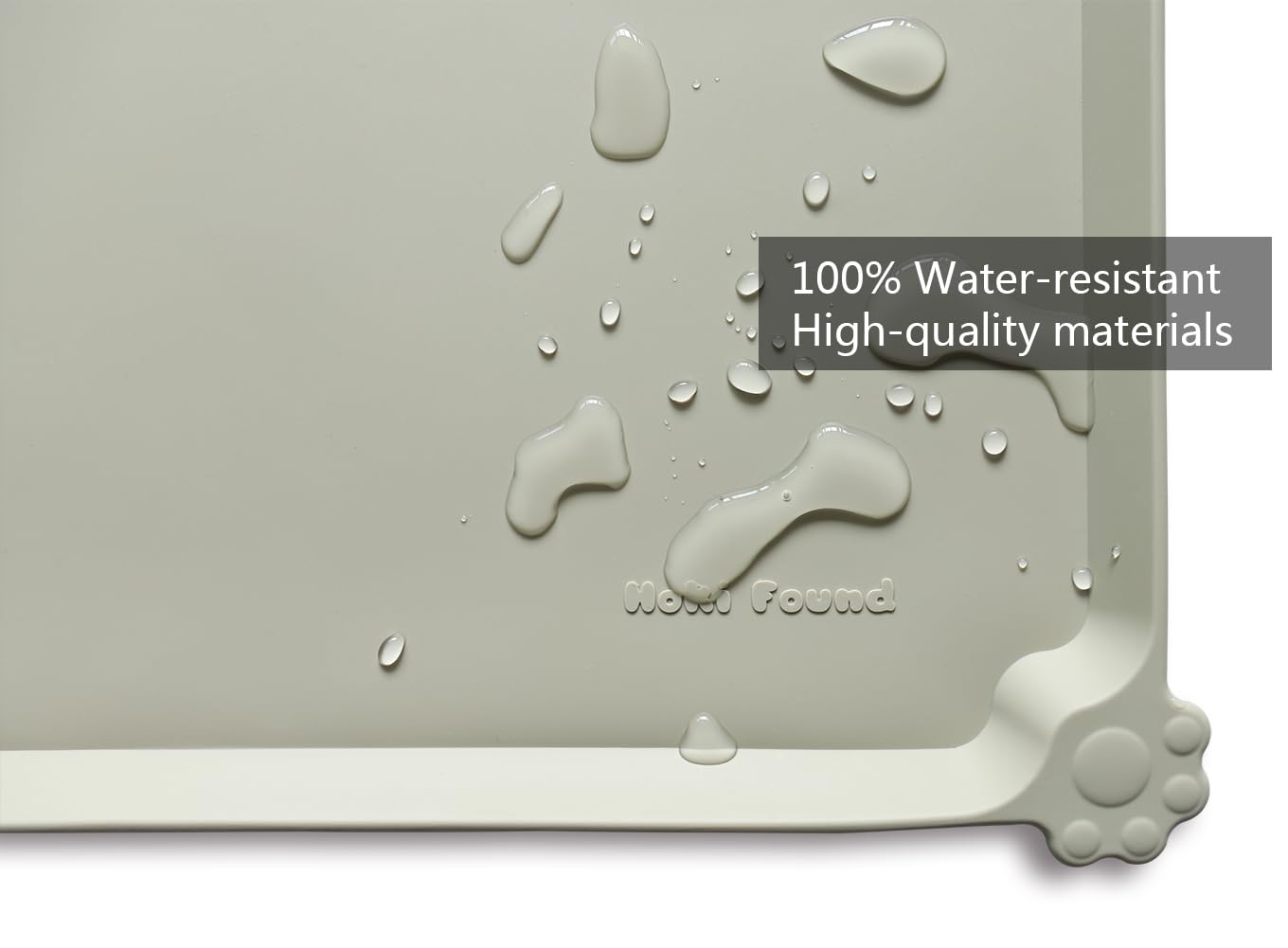 Hoki Found L silicone mat on carpet demonstrates anti-slip stability during pet feeding.