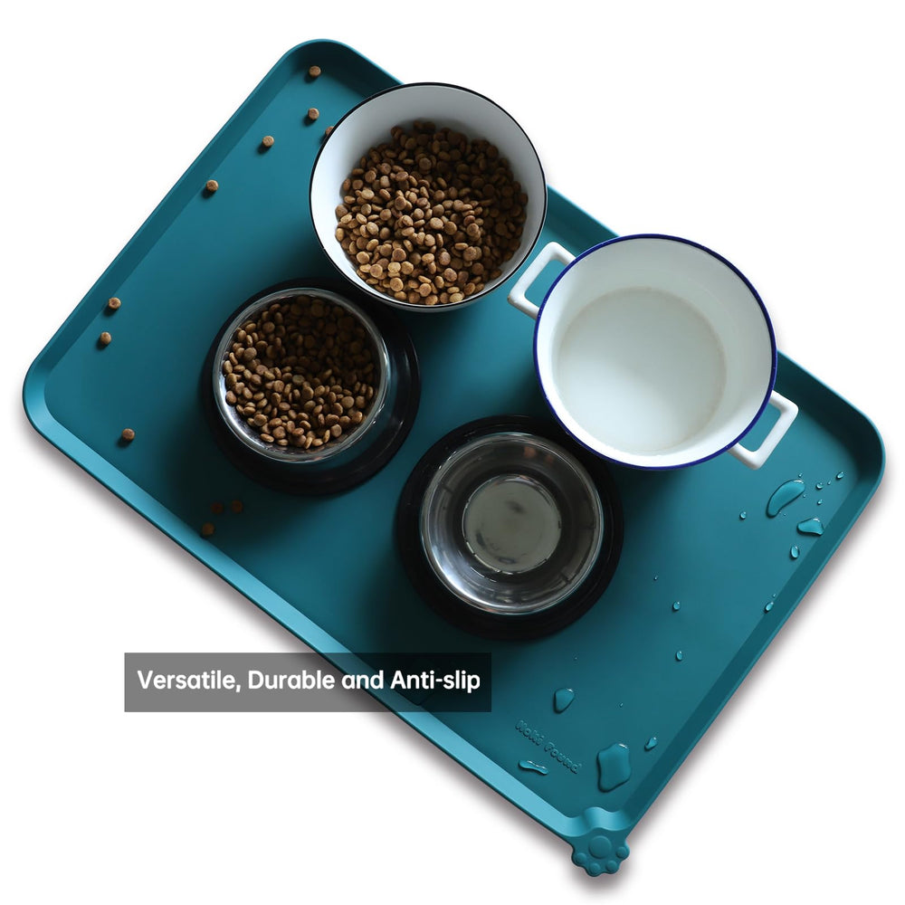 Hoki Found mat with raised edge keeps food on mat during meals.
