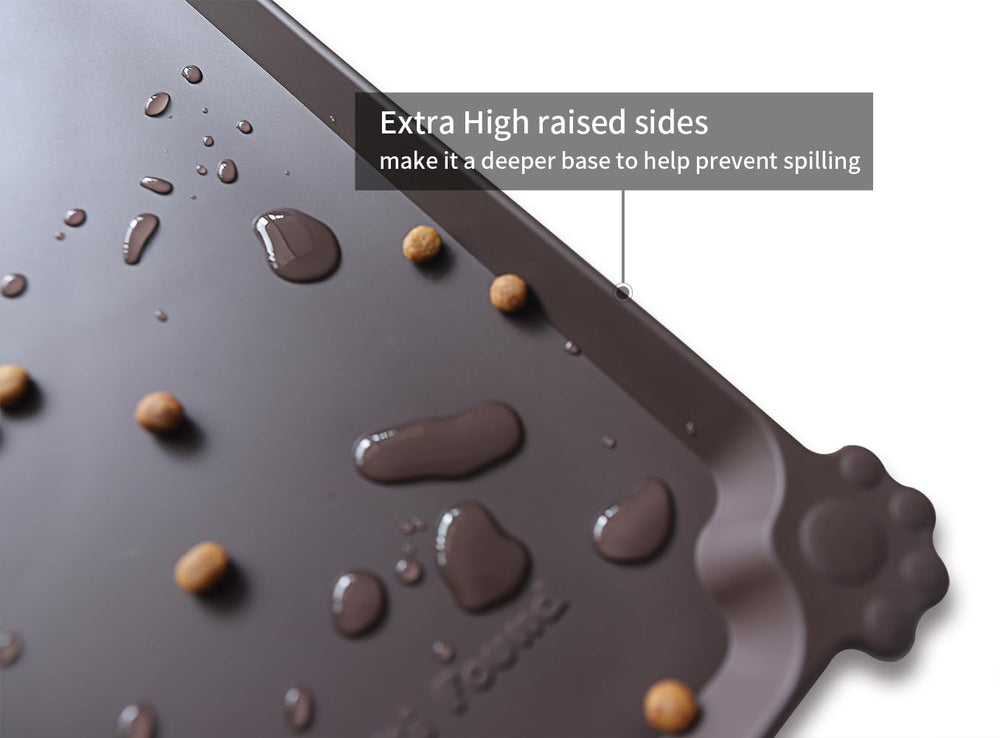 Hoki Found non-slip mat keeps bowls steady and spills contained.