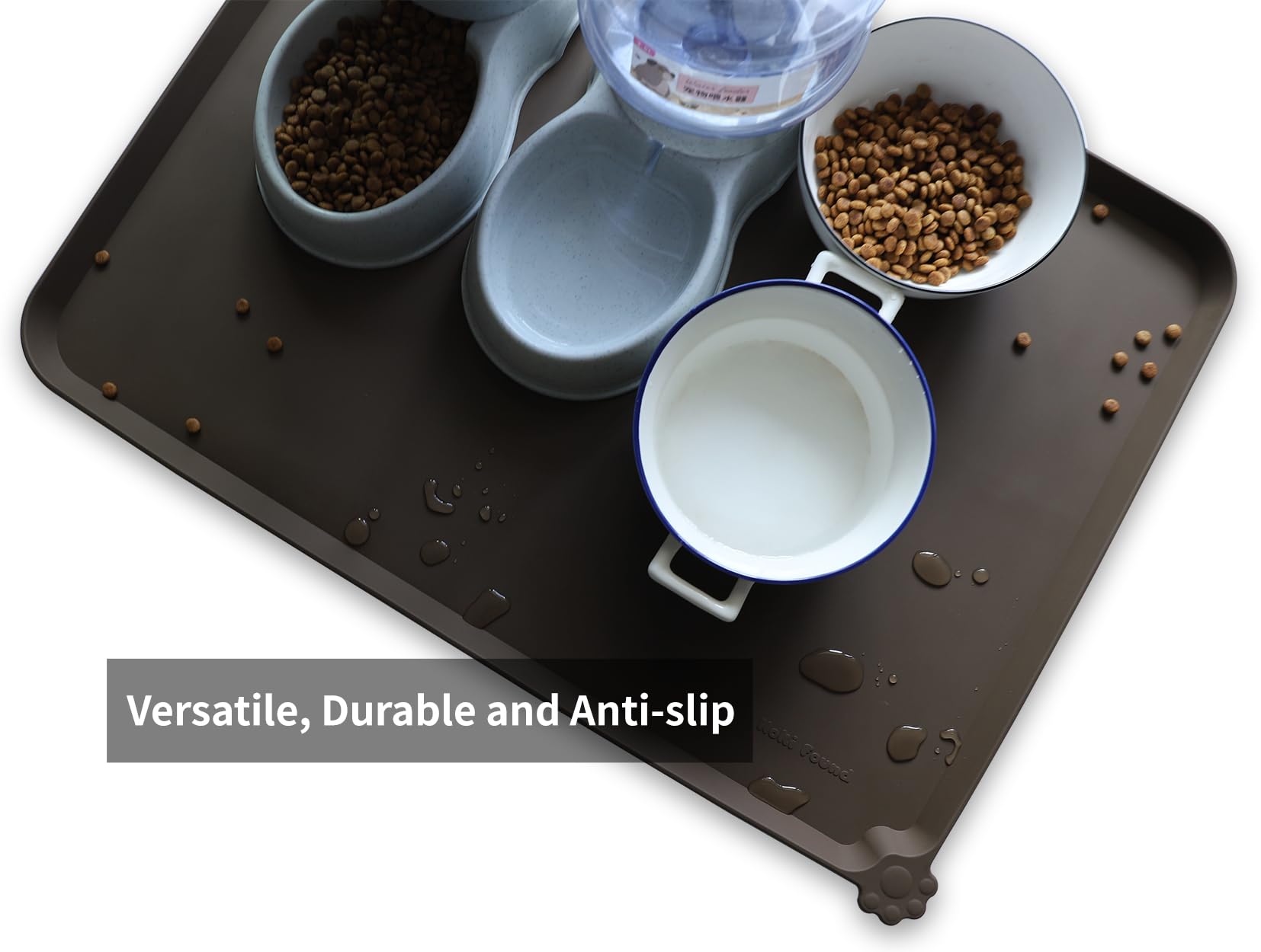 Hoki Found X-Large silicone mat in kitchen with quick wipe-down after feeding