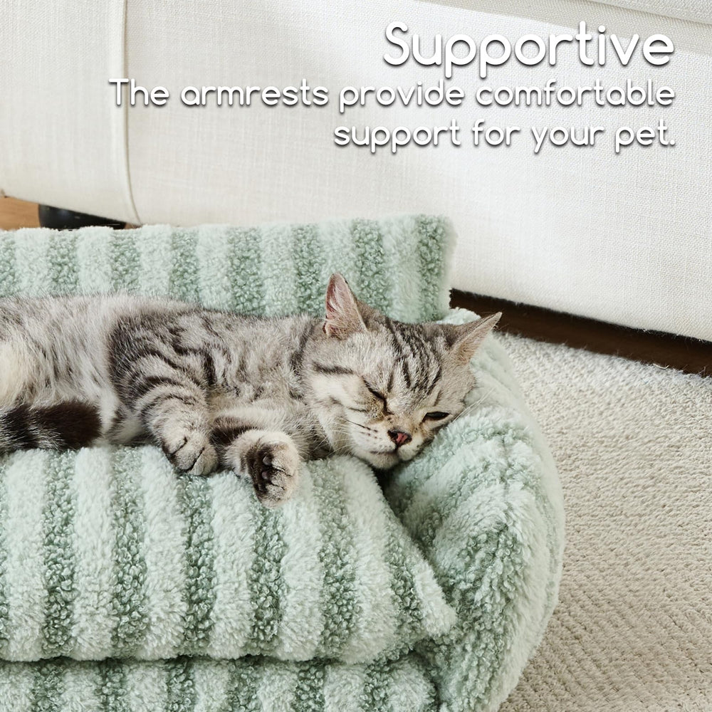 Hollypet cat bed folded-cushion-extend demonstrates versatile space for larger or shy pets