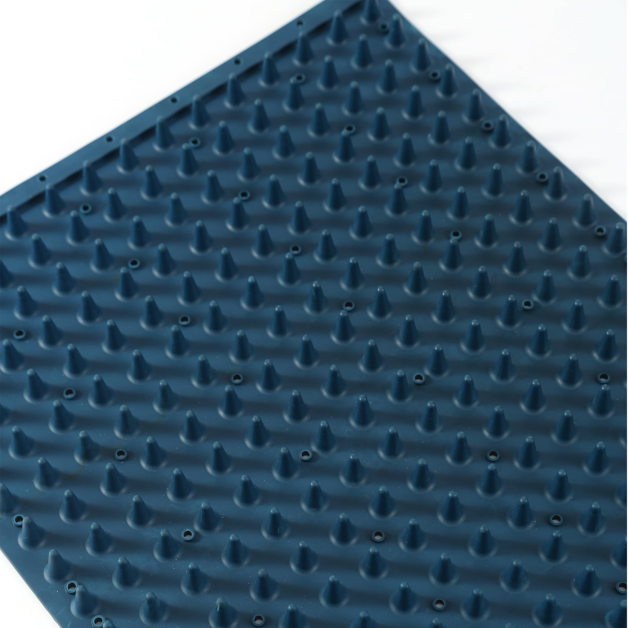 Homcare horse scratching post pad side view shows ample grooming surface