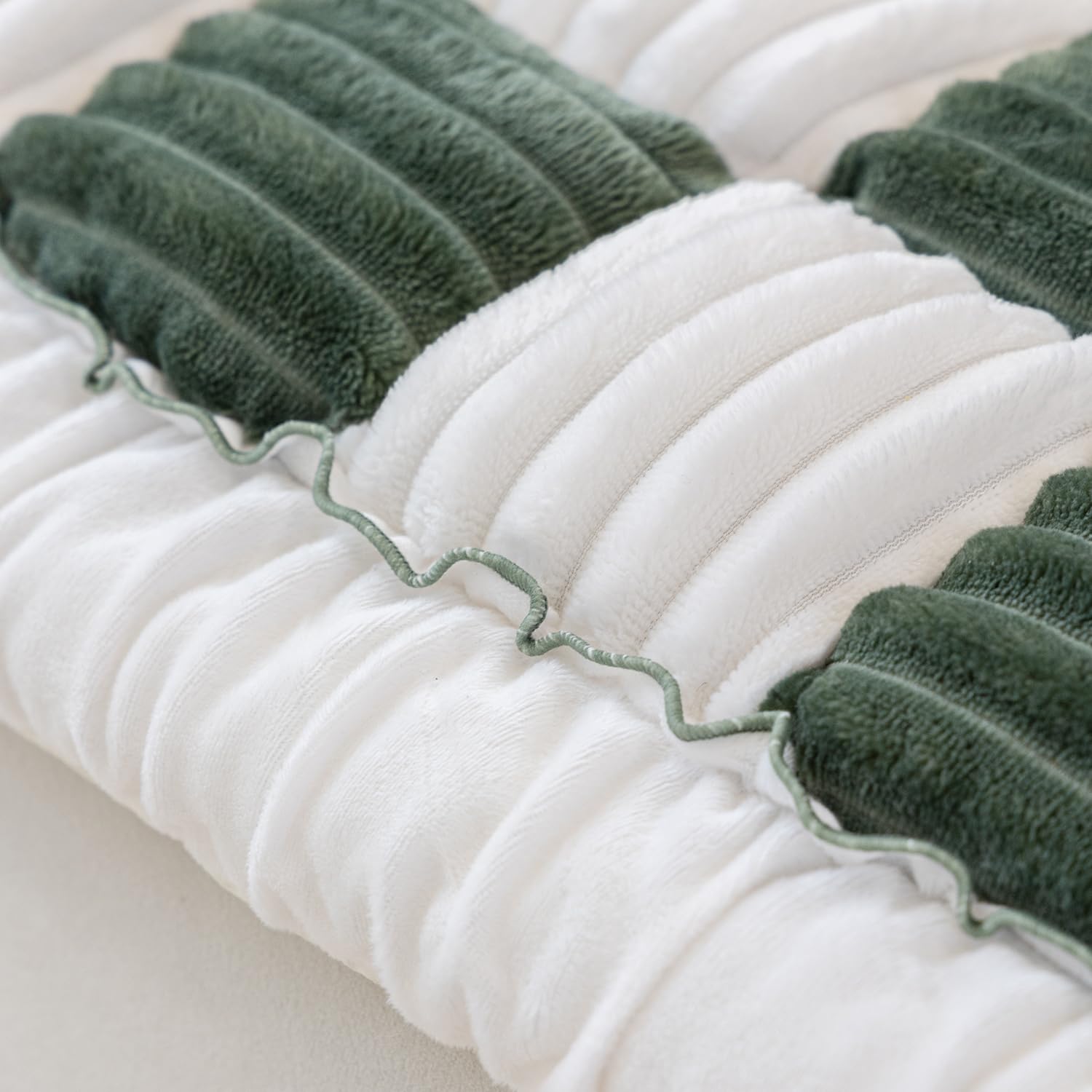 HOMEREFROM green plaid cover on sofa demonstrates durable cotton protection