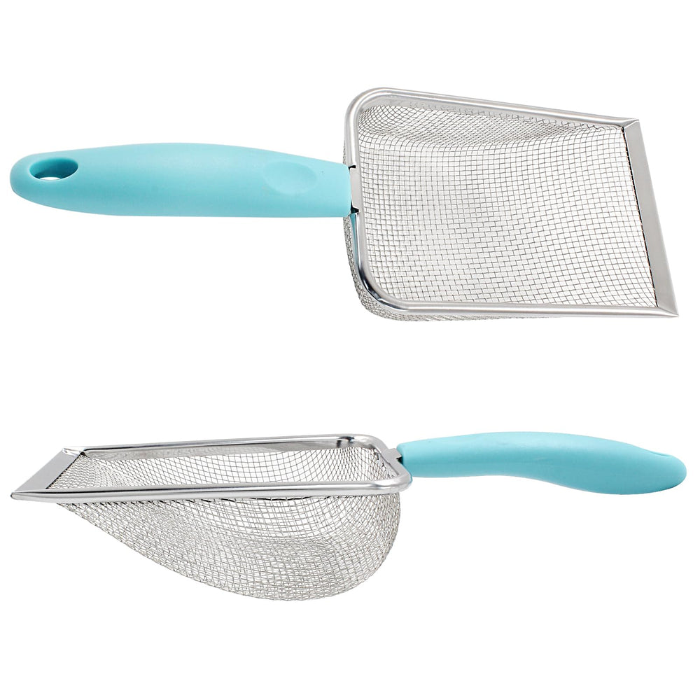 Hordion litter scoop in use for litter box keeps paws tidy.