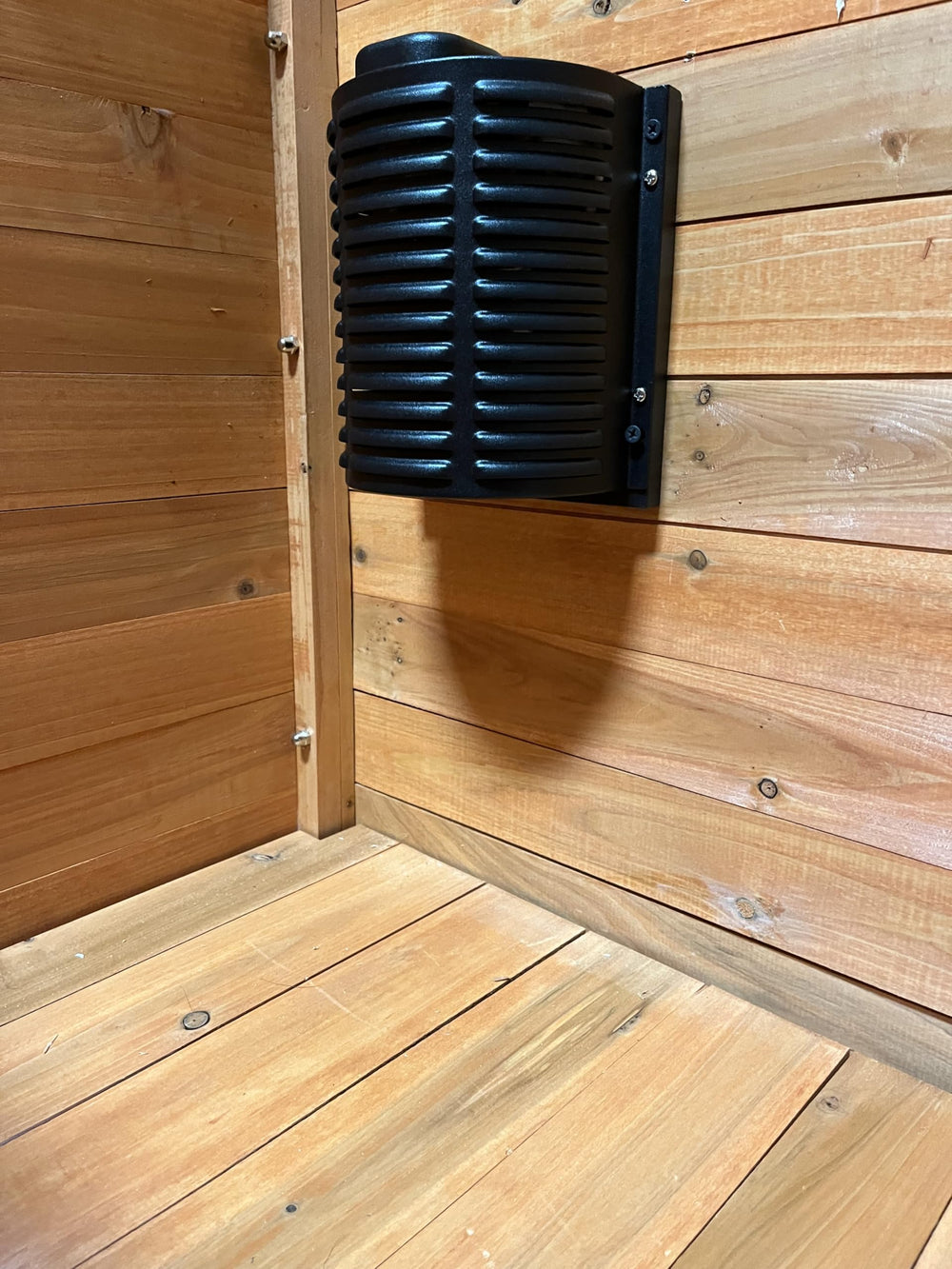 Hound Heater Deluxe in-use dog house shows reliable dry heat comfort
