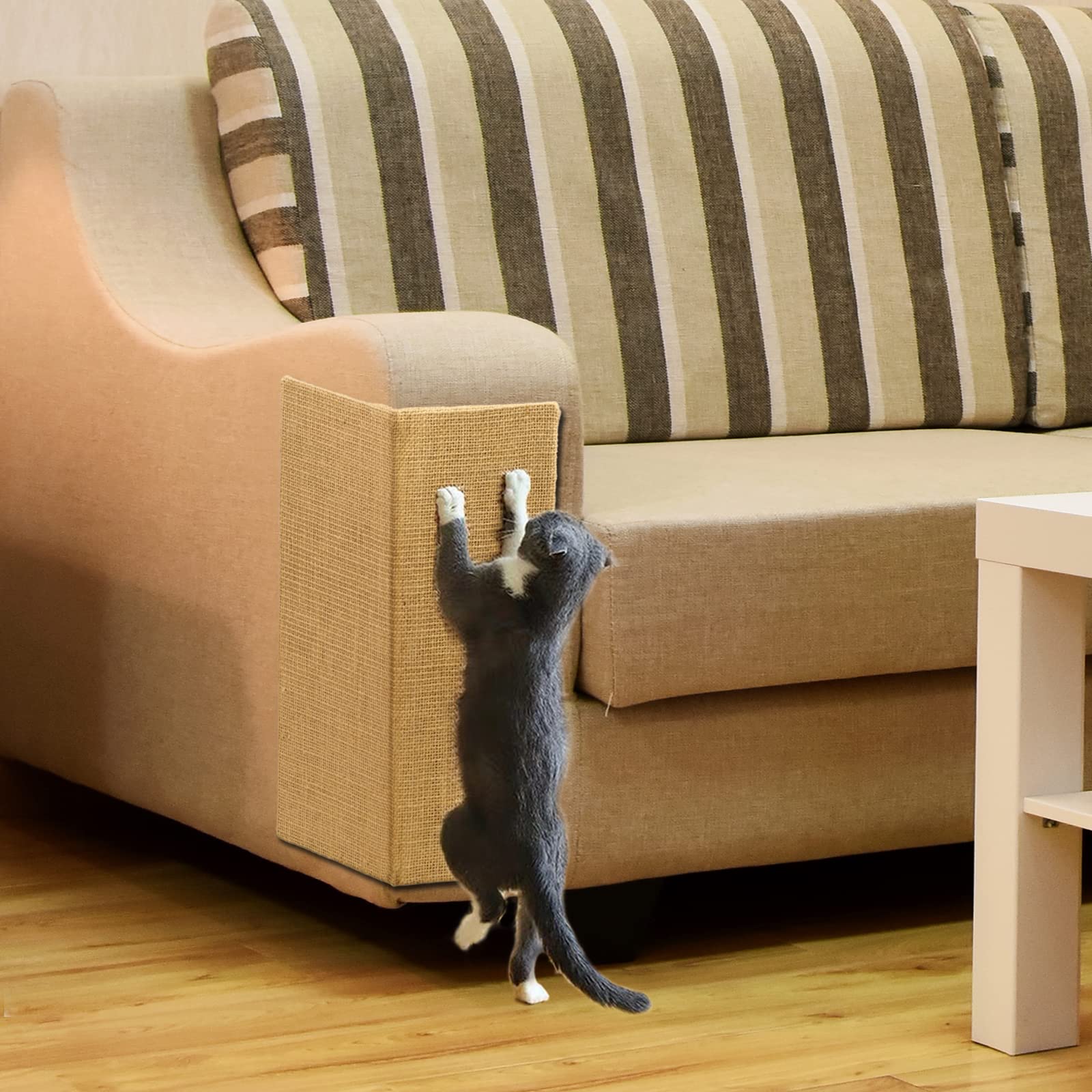 Hutpet flat-scratch board usable on sofa or floor for versatility.
